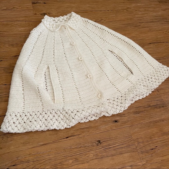 70s Crochet Poncho Sweater with Peter Pan Collar covered buttons - Picture 11 of 16